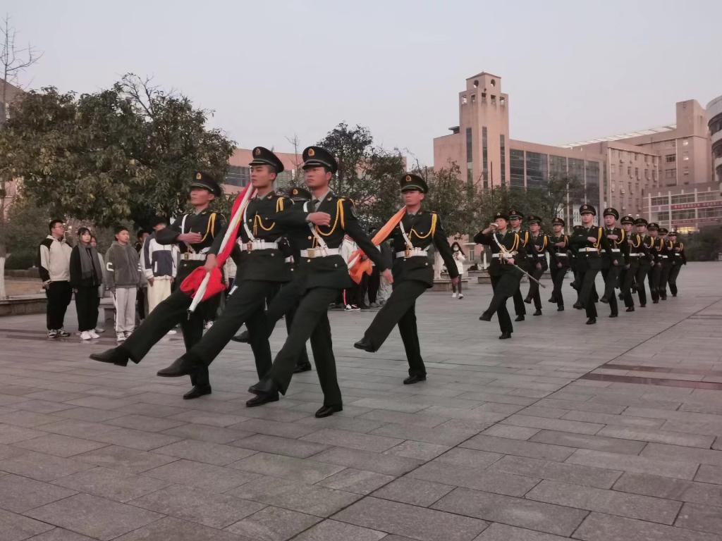 365英国上市