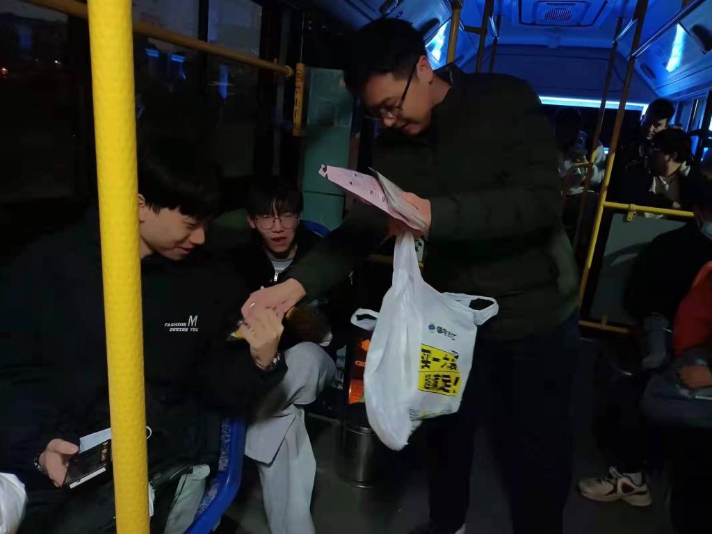 365英国上市